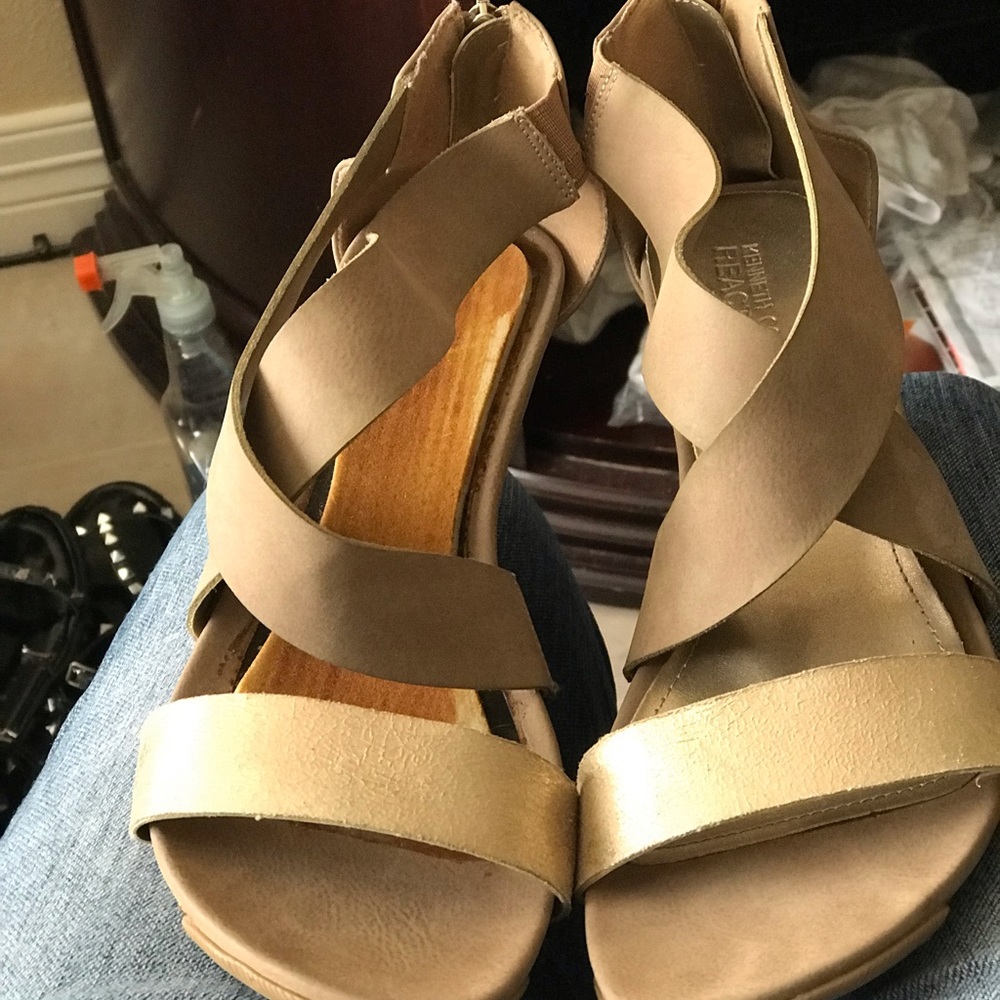 Kenneth Cole wedge heel, beige/gold, never worn
